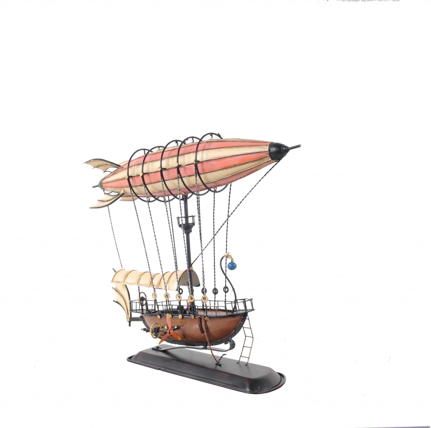 Modelo de dirigible Steampunk con nido de cuervos